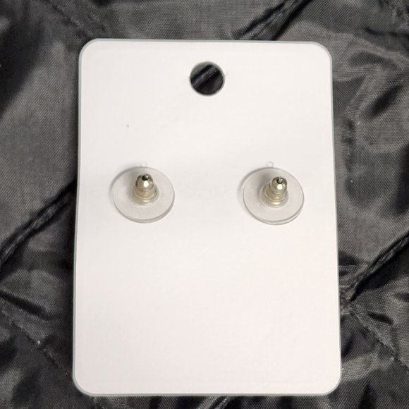 Pink color pierced Earing. condition new - Picture 4 of 4